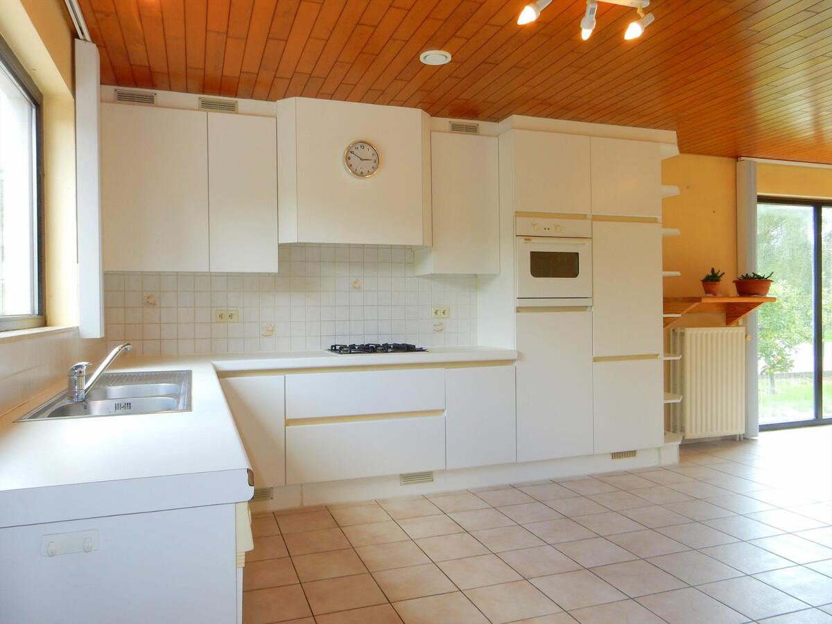 Alleenstaande woning met loods 