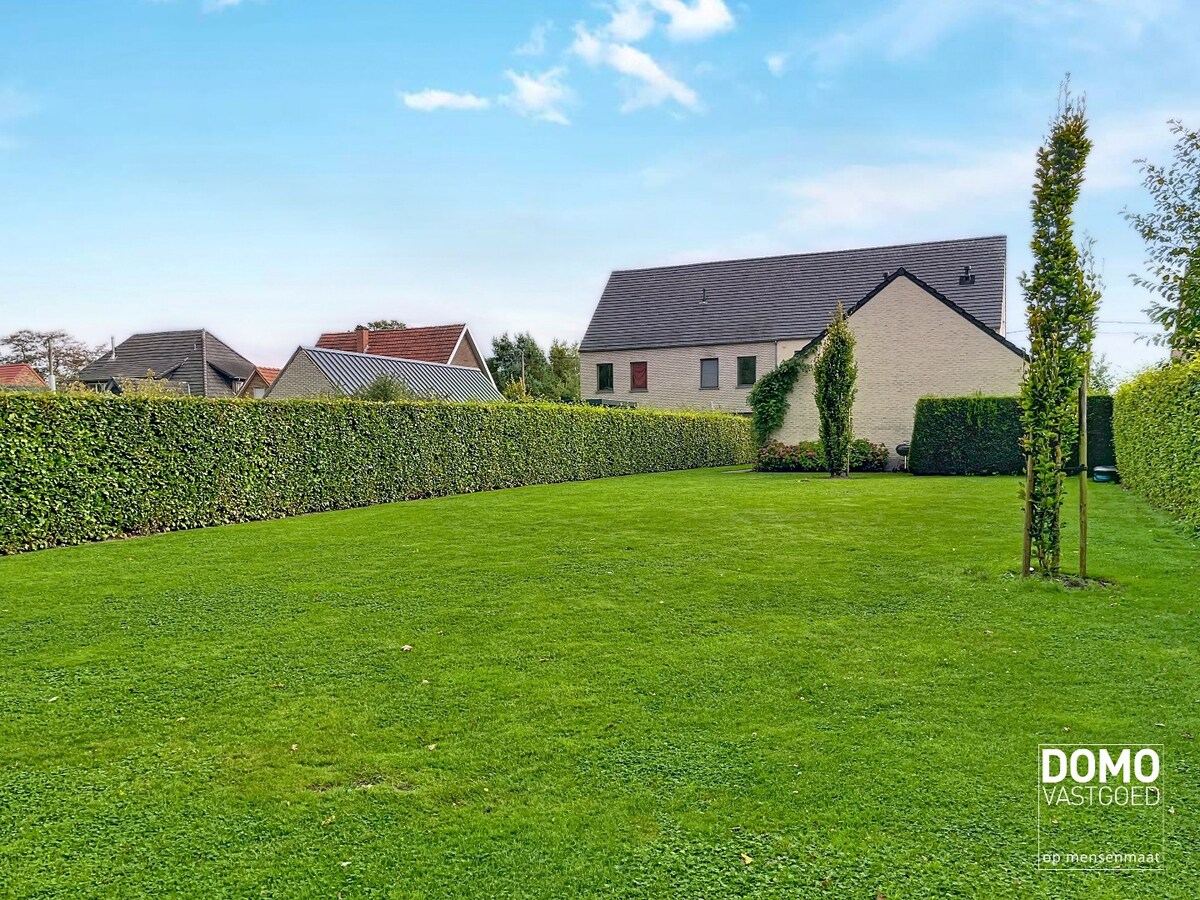 INSTAPKLARE GEZINSWONING MET 3 (MOGELIJK 4) SLAAPKAMERS EN EPC - LABEL A TE NEEROETEREN 