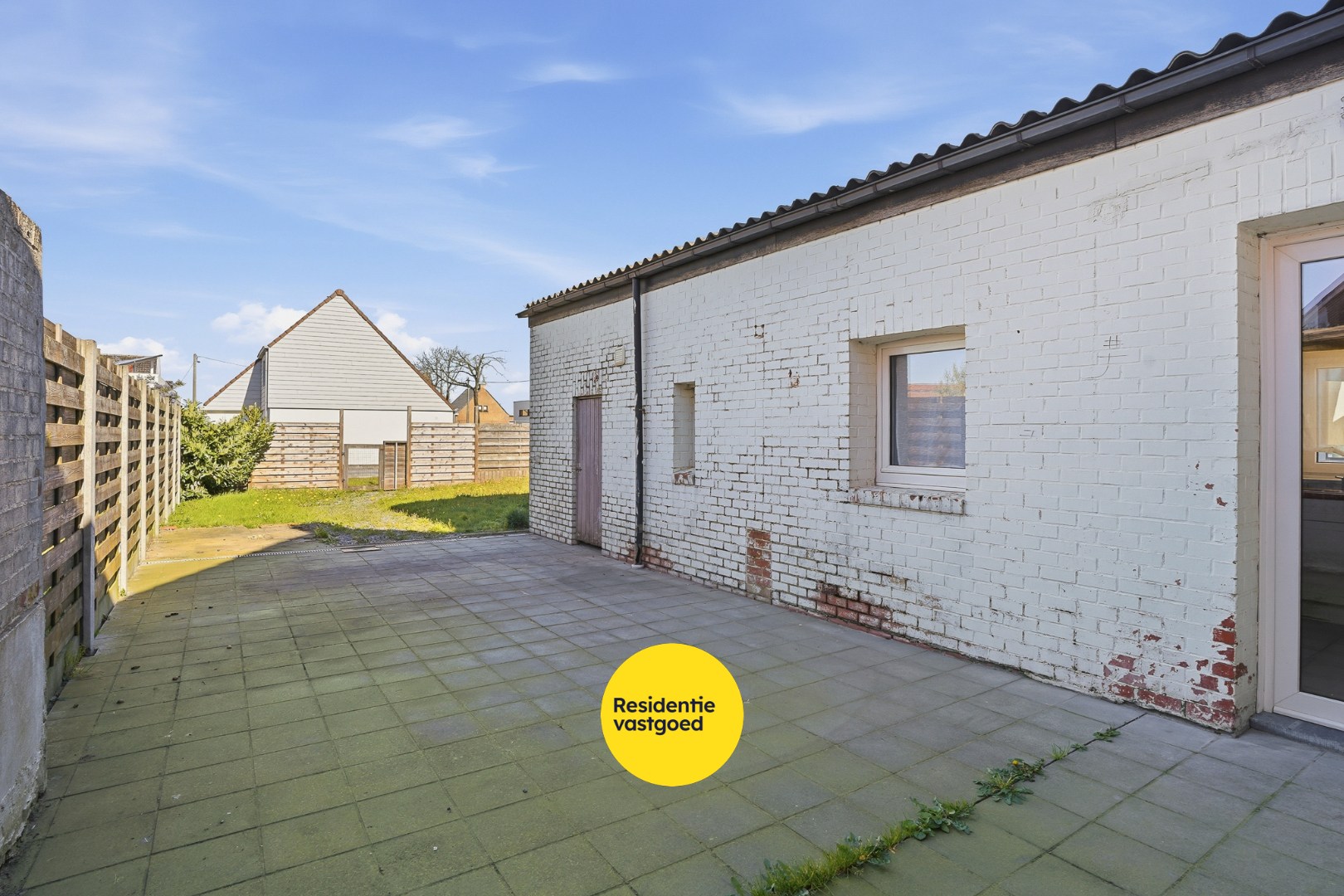 Te renoveren hoekwoning met 3 slaapkamers, tuin en centrale ligging in Ichtegem 