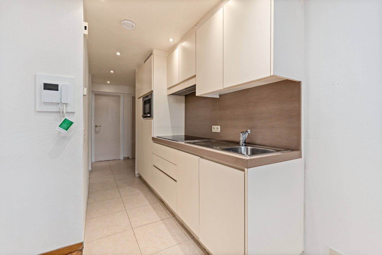 APPARTEMENT MET ZIJDELINGS ZEEZICHT IN CENTRUM 