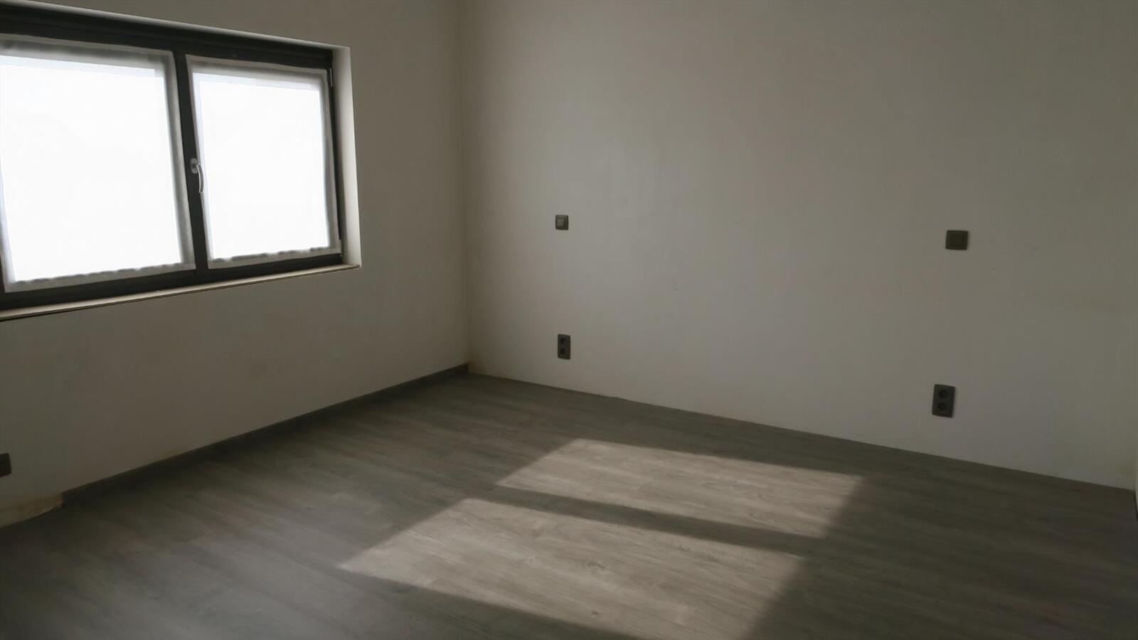 Welgelegen woning op ruim perceel van 1230 m² 
