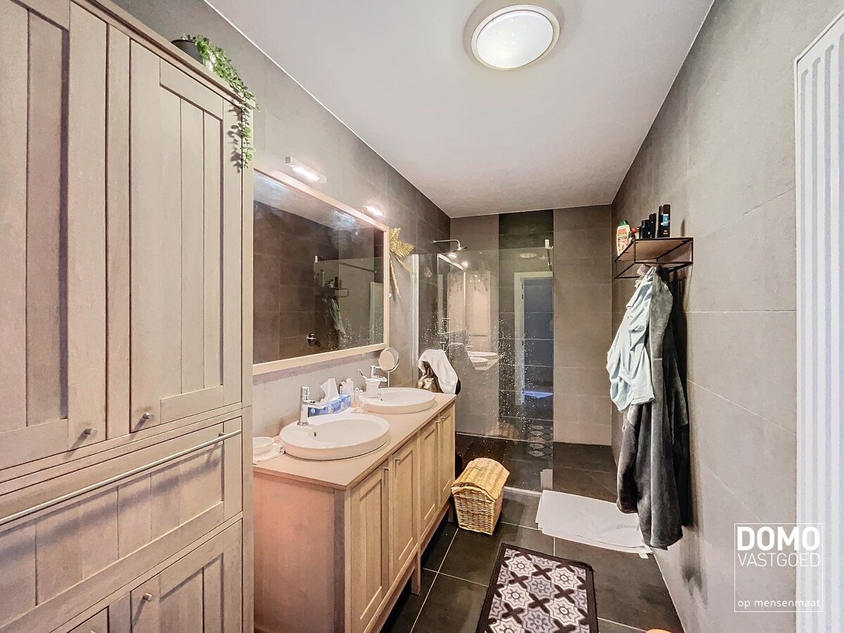 Gelijkvloers appartement met tuin en ondergrondse garage te Kermt - energielabel B -121m² bewoonbare oppervlakte 