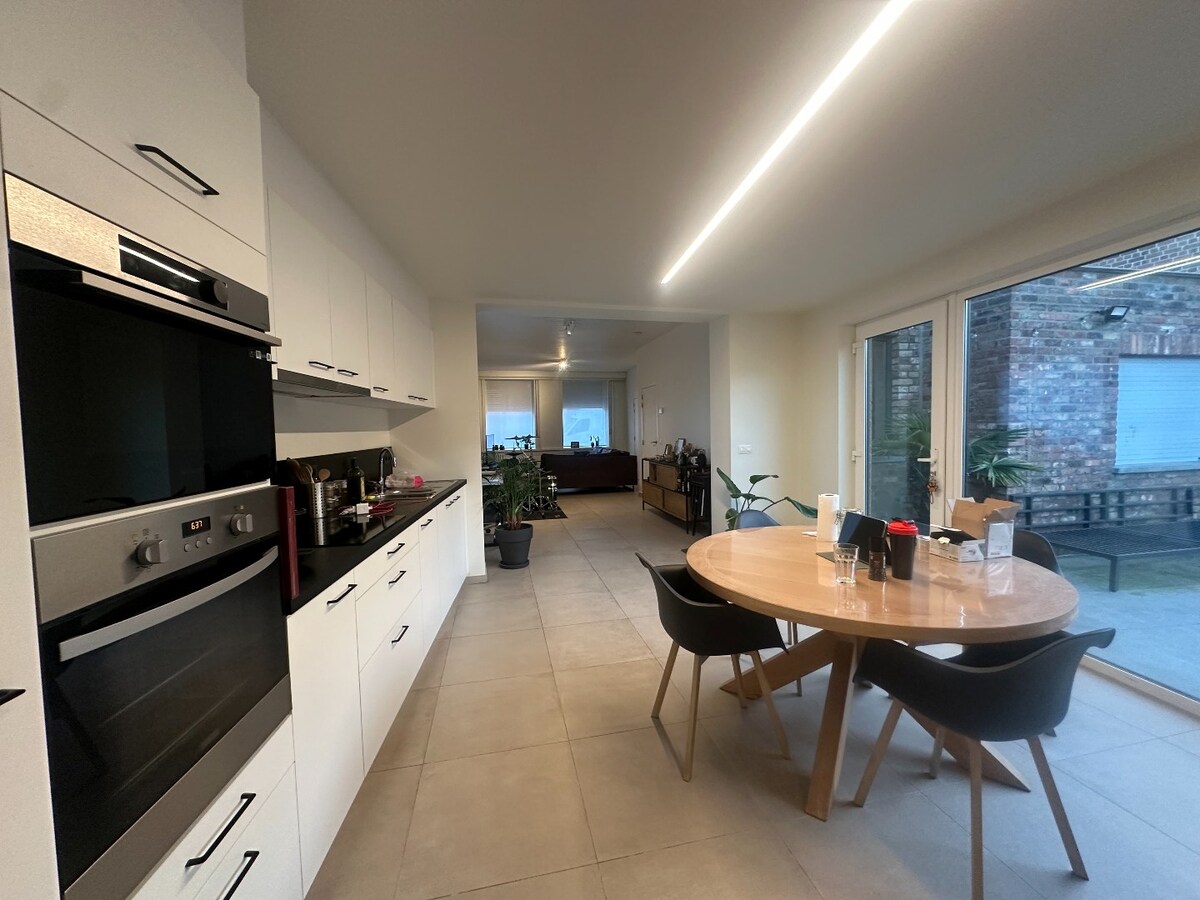 Ruime woning met zonnige tuin in centrum Merkem 