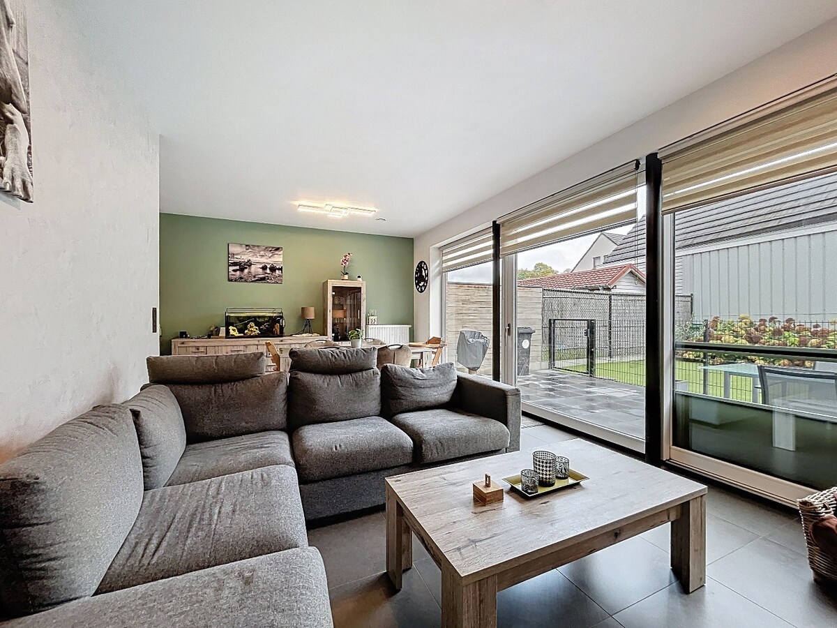 Recente (2017) gezinswoning met garage en tuin te Borsbeke 