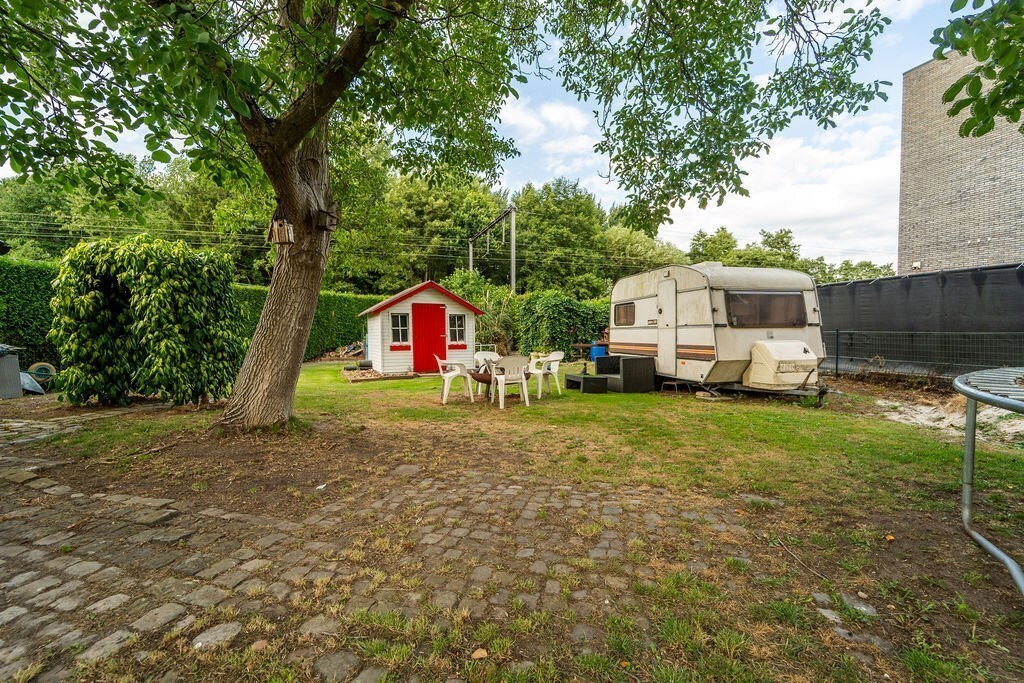 RUIME GELIJKVLOERSE WONING MET 3 SLAAPKAMERS, GARAGE EN RUIME TUIN TE HASSELT (KERMT) 