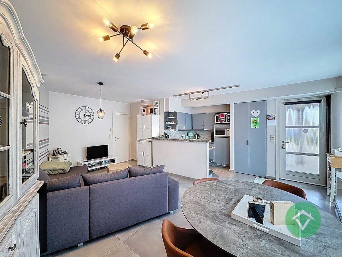 Volledig gerenoveerd handelspand met woonst en garage te Koekelare 