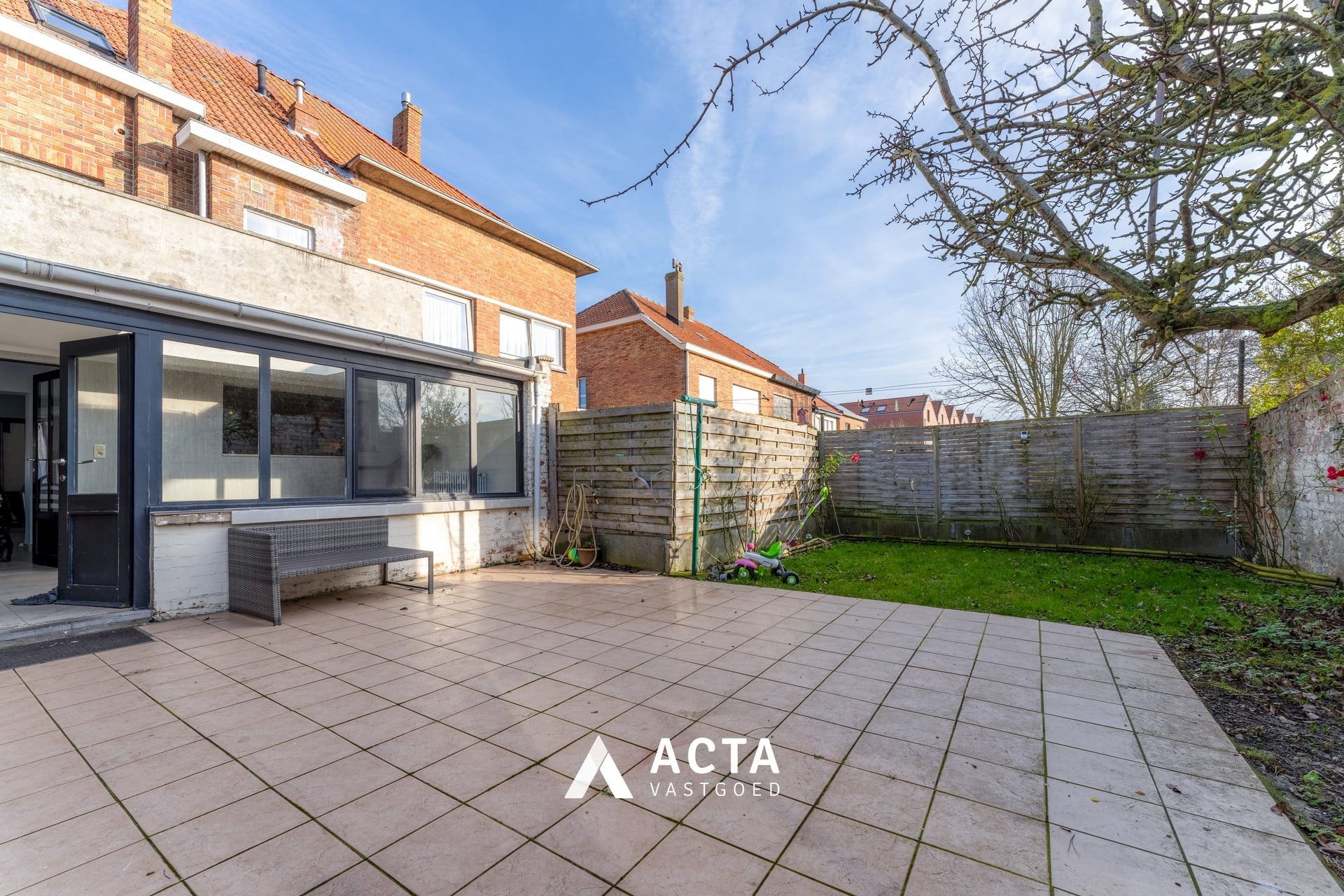 Halfopen bebouwing met vier slaapkamers in Mariakerke 