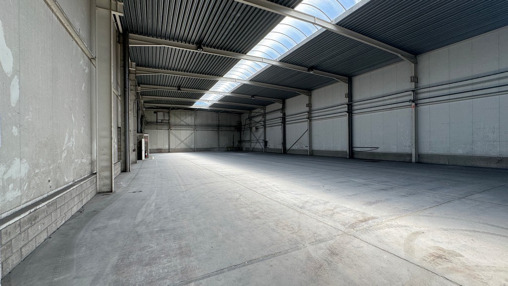 Loodsen met buitenopslag te huur in Rumst