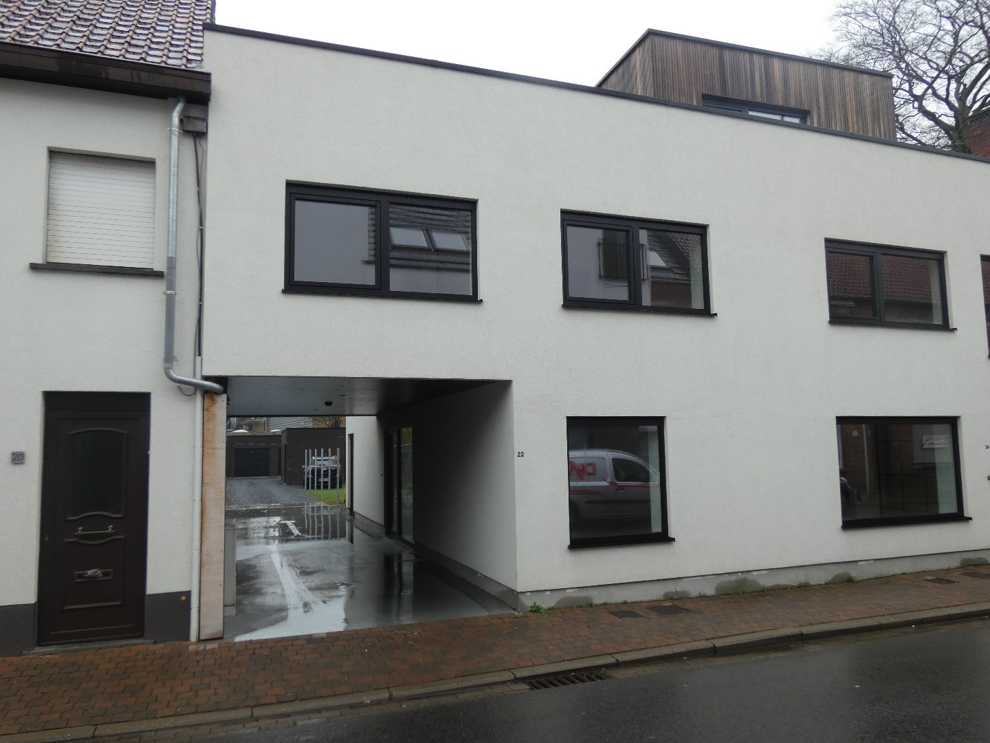 Doorrit naar achterliggende garage
