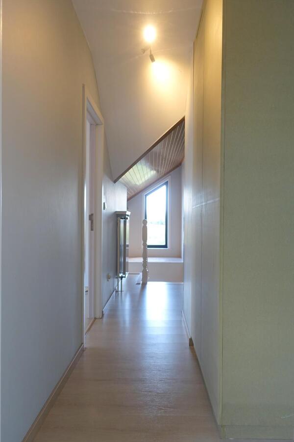 Gezellige half-open woning met zonnige tuin 