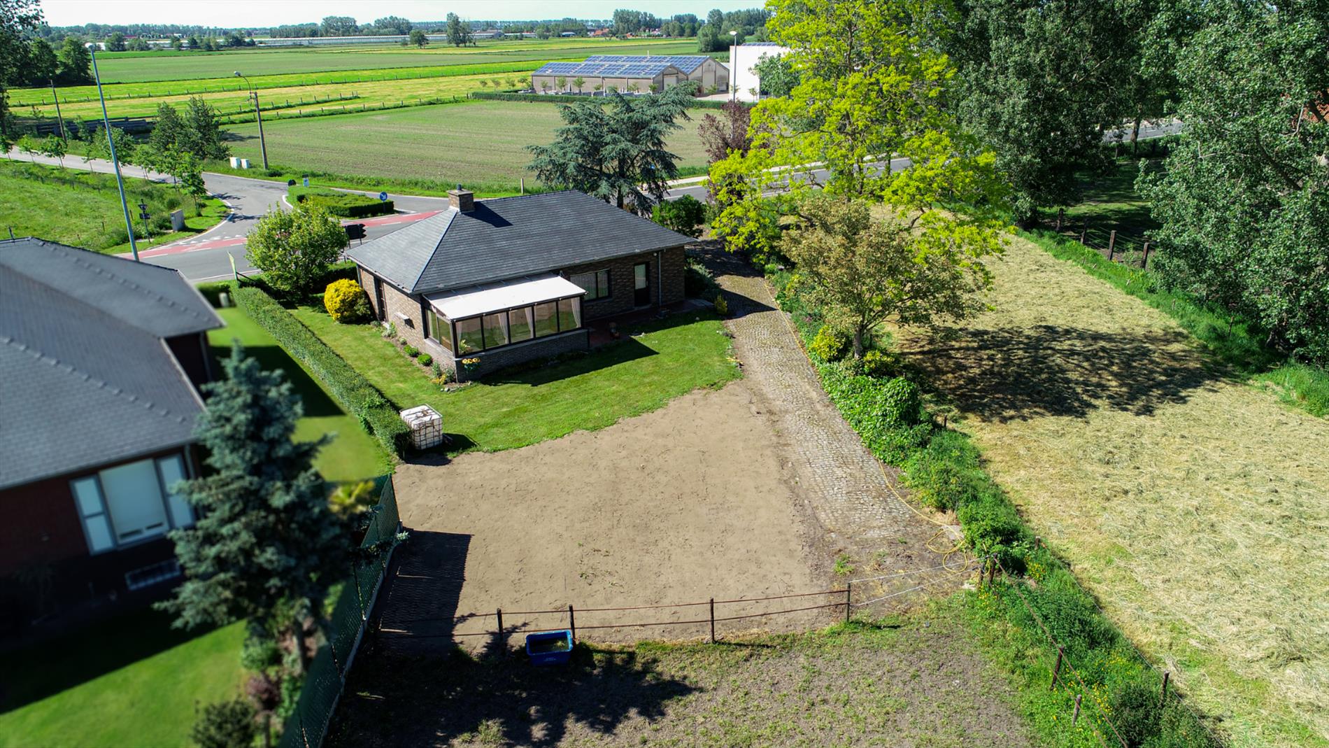 Op te frissen woning op 1.029m² met zicht op de velden te Kaprijke 
