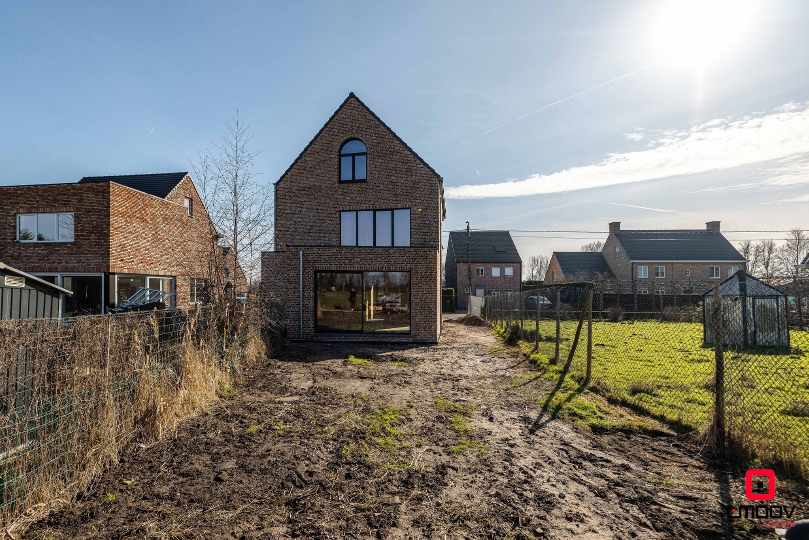 Exclusieve casco woning met 5 slaapkamers en royale tuin in Kruibeke, vlak bij Antwerpen 