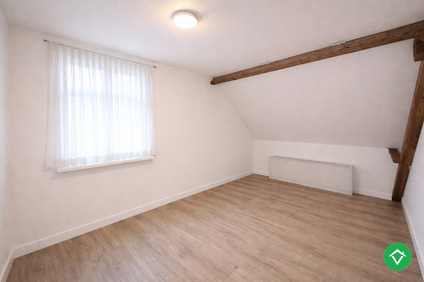 Ruime woning met 5 slaapkamers, garage en diepe tuin te Houthulst 