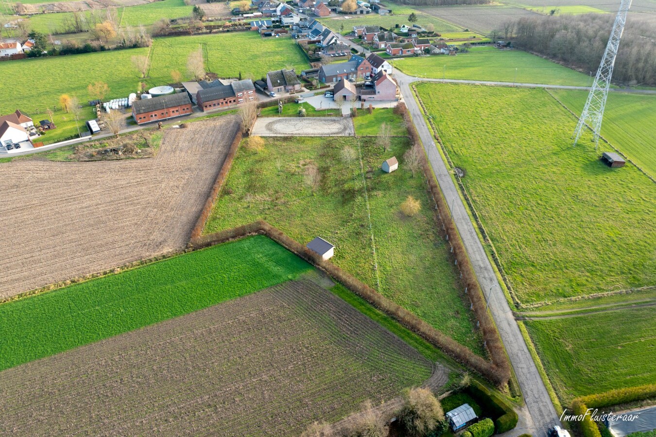 Karakteristieke villa met paardenaccommodatie op ca. 9.680 m2 te Tisselt (Willebroek) 