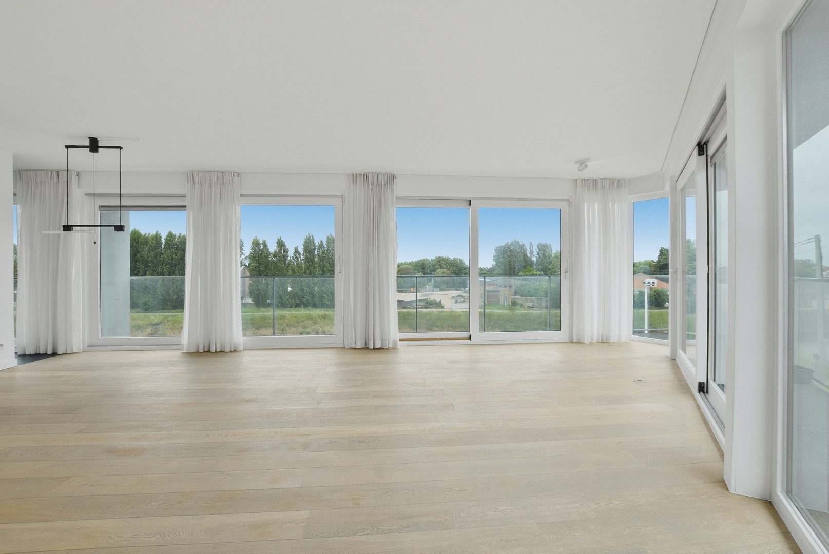 Luxueus praktisch appartement (122m² + 30 m²) met rondom terrassen te Nieuwpoort-Stad 