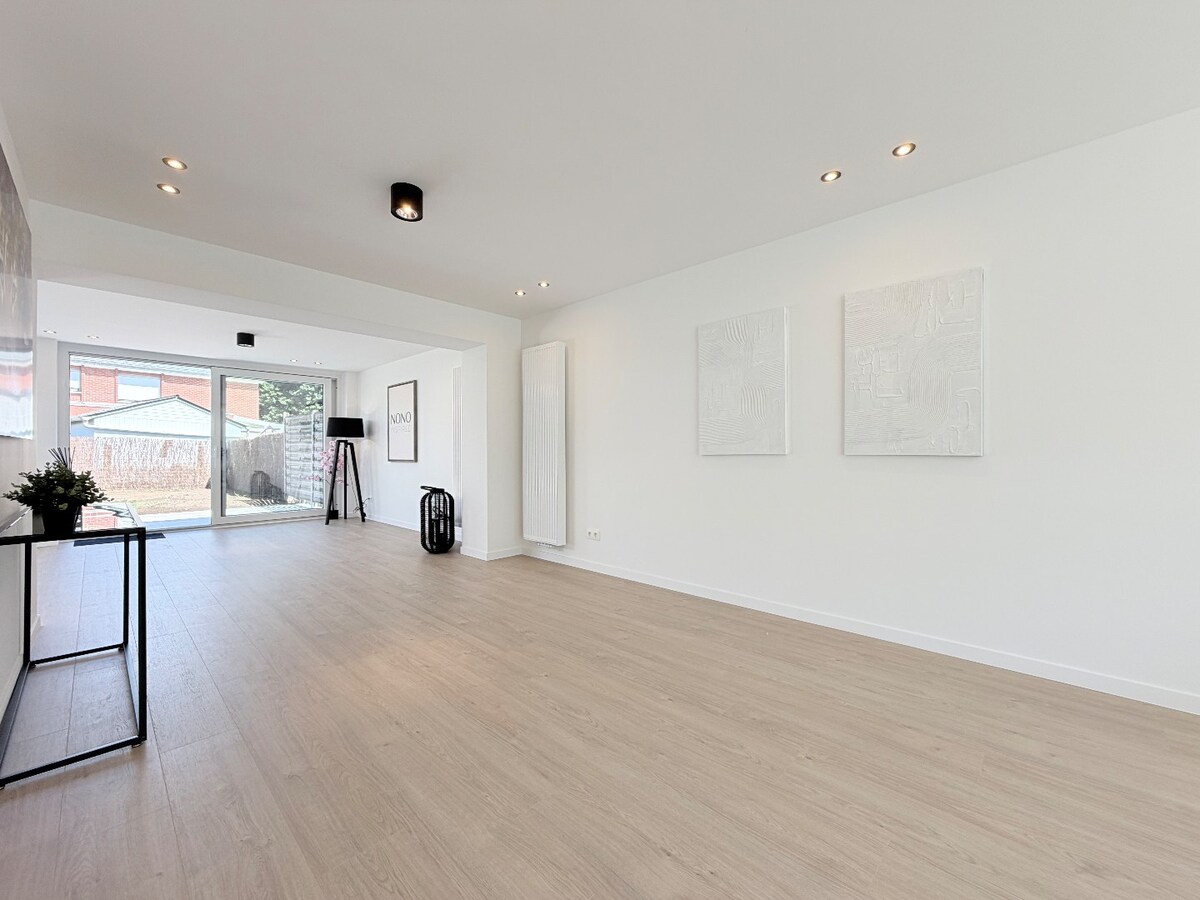 Prachtige gerenoveerde zeer ruime woning in een rustige wijk te  Gullegem ! *** NONO INSPIRED*** 