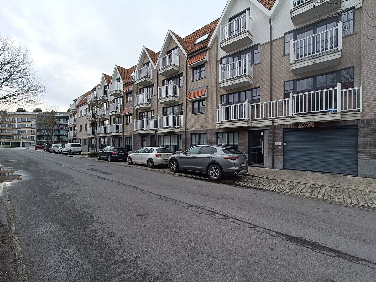 Vlot bereikbare garagebox in nette residentie te Zeebrugge 