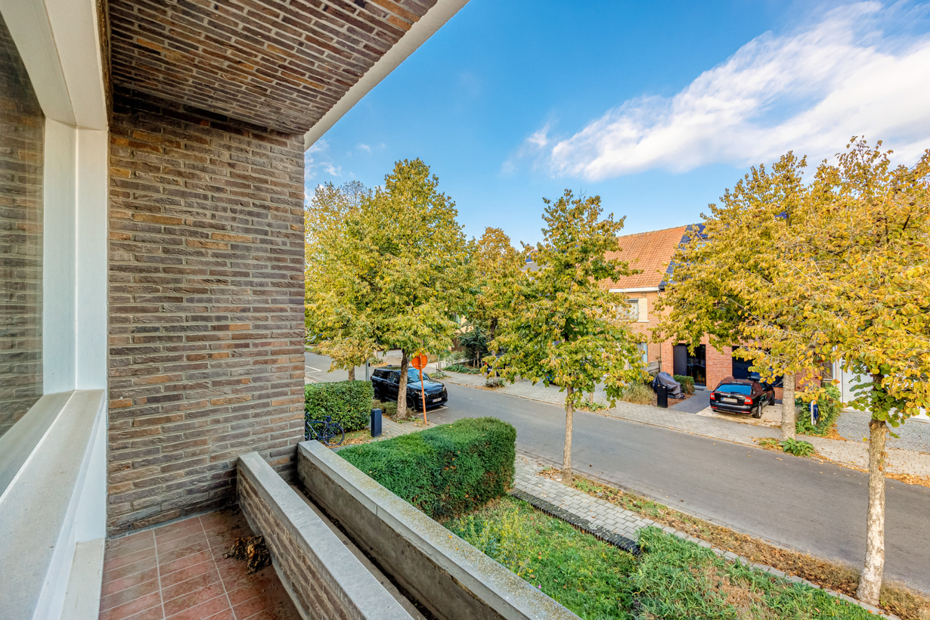 Te renoveren HOB met 3 slpk en 3 garages te Herentals! 