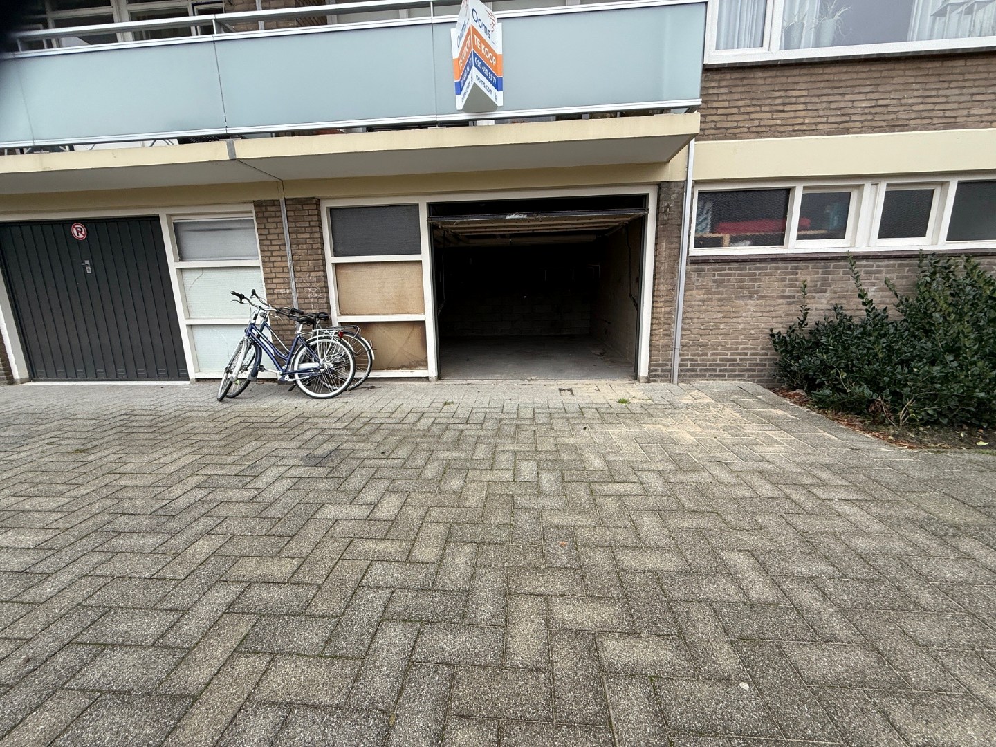 Garagebox gelegen in een appartementen complex op eigen grond. 