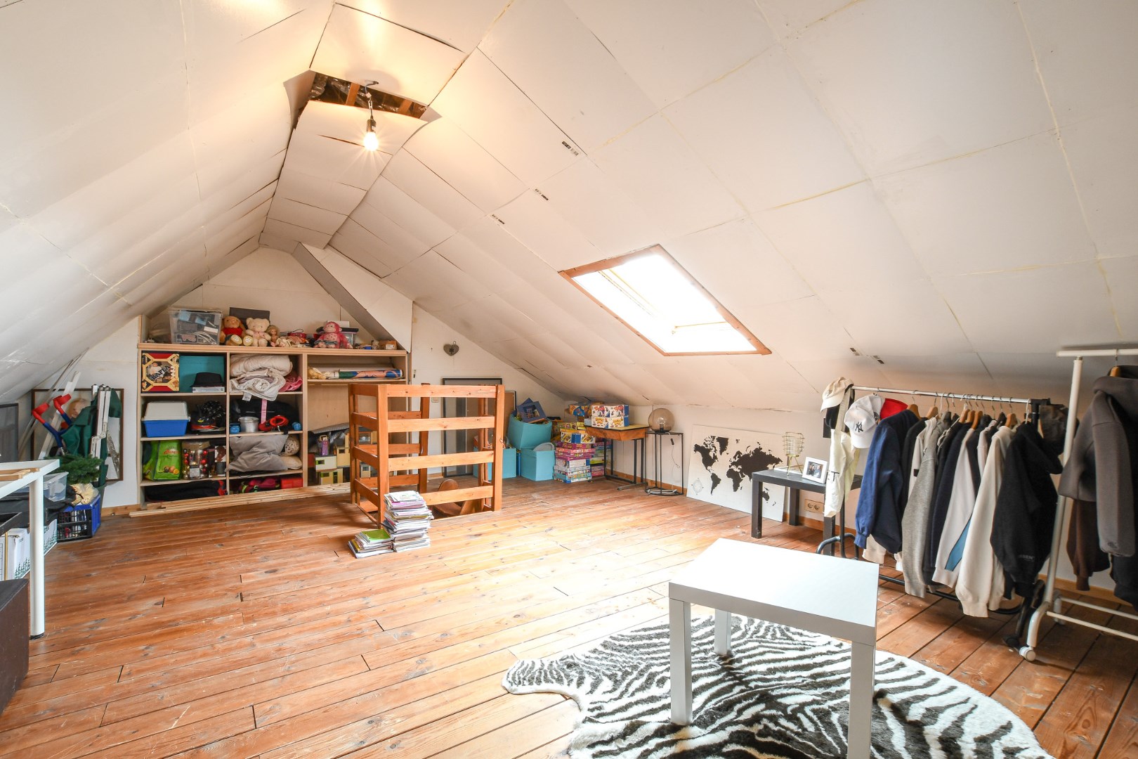 Ruime bel-etagewoning met tuin en bijgebouw, vlakbij centrum De Haan 