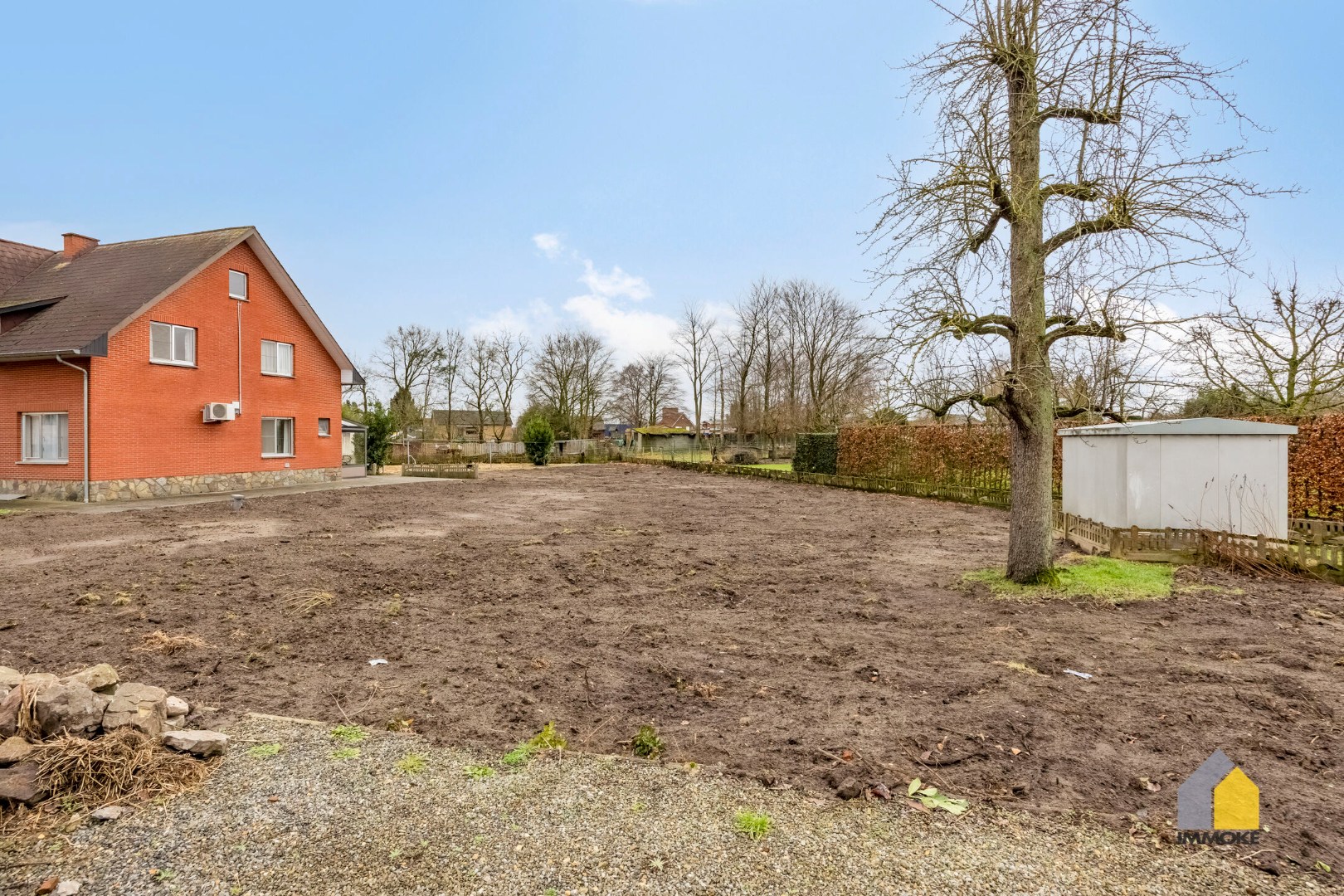 Neeroeteren: Bouwgrond van 8 a 40 ca voor open bebouwing. 