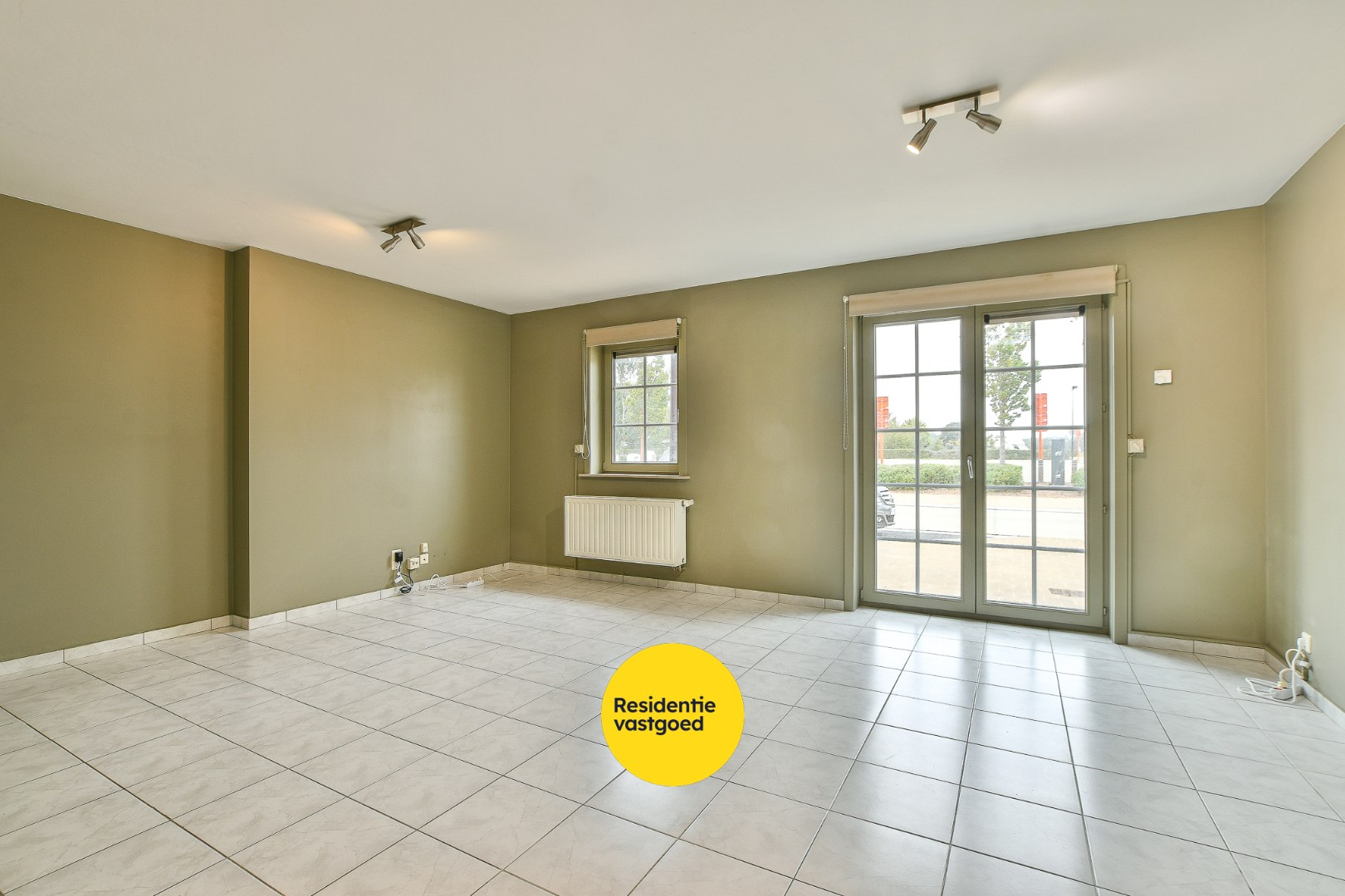 Modern gelijkvloers appartement met 2 slaapkamers– op slechts 500m van strand en zee! 