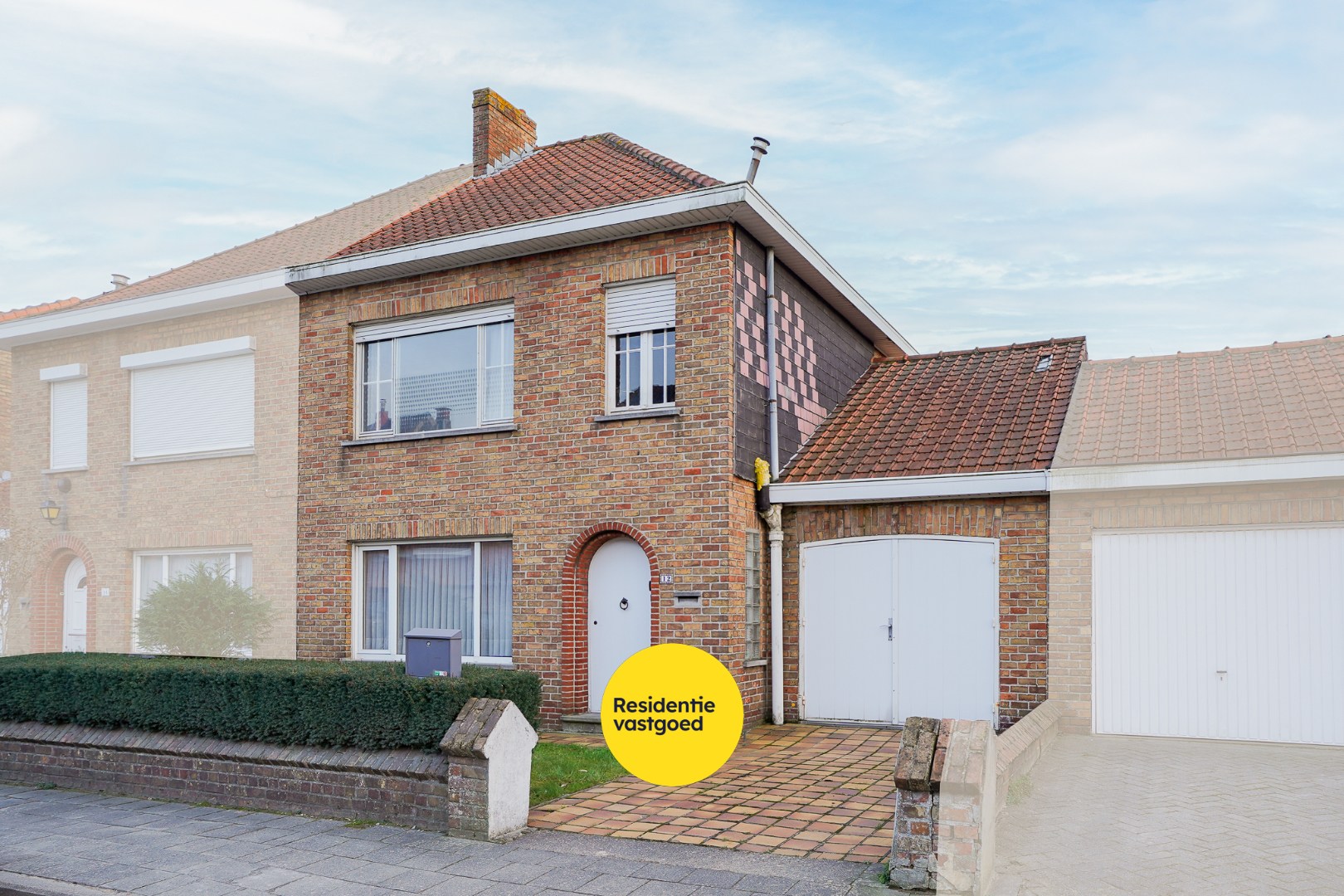 Ruime woning met zuidgerichte tuin te Sint-Michiels 