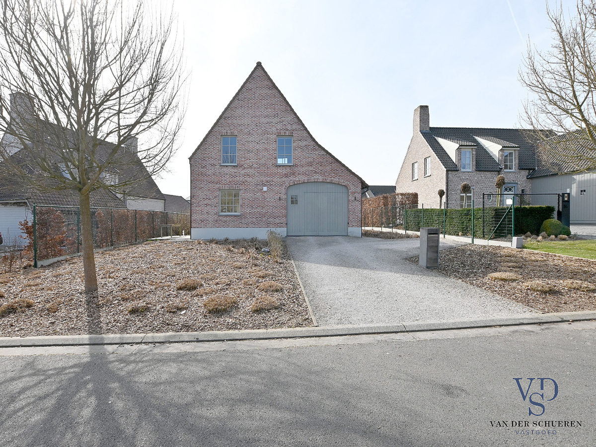 Recente, stijlvolle villa in rustige verkaveling ! 