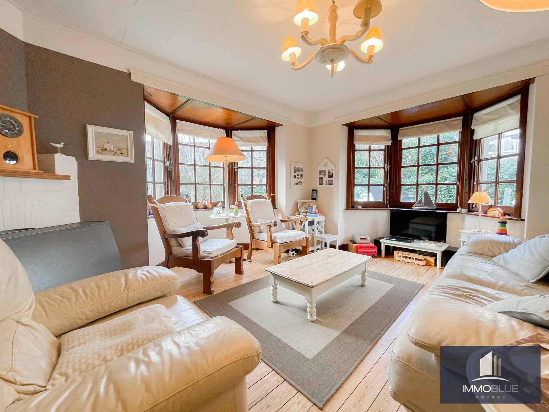 Uiterst charmante villa, rustig gelegen in één van de paadjes in het Zoute op wandelafstand van de zee. 