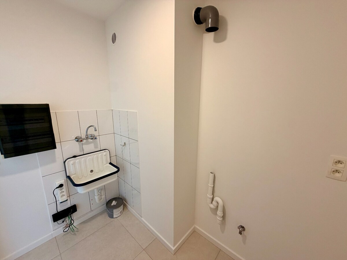 Volledig gerenoveerd en instapklaar appartement van 100 m² met grootte leefruimte en terras — centrum Bonheiden 