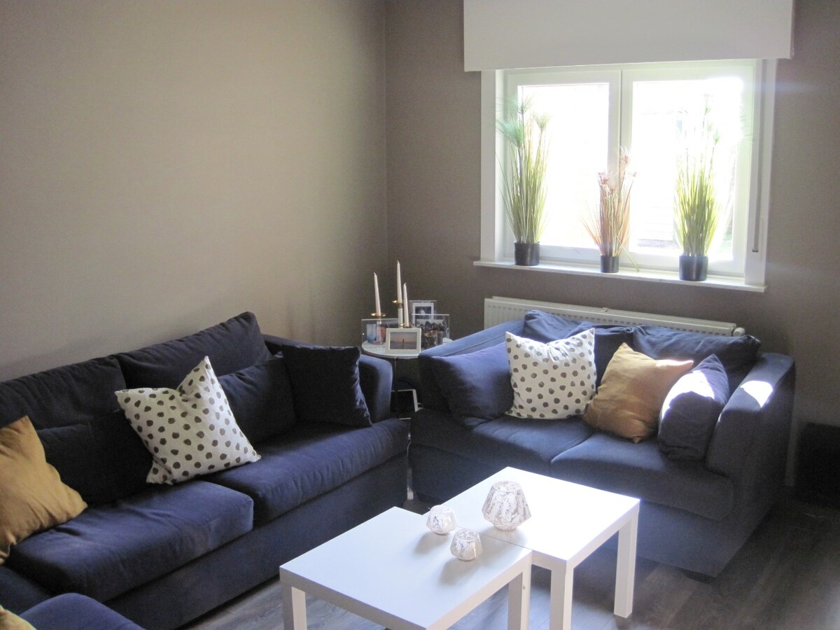 Degelijke woning met terras en tuintje. 