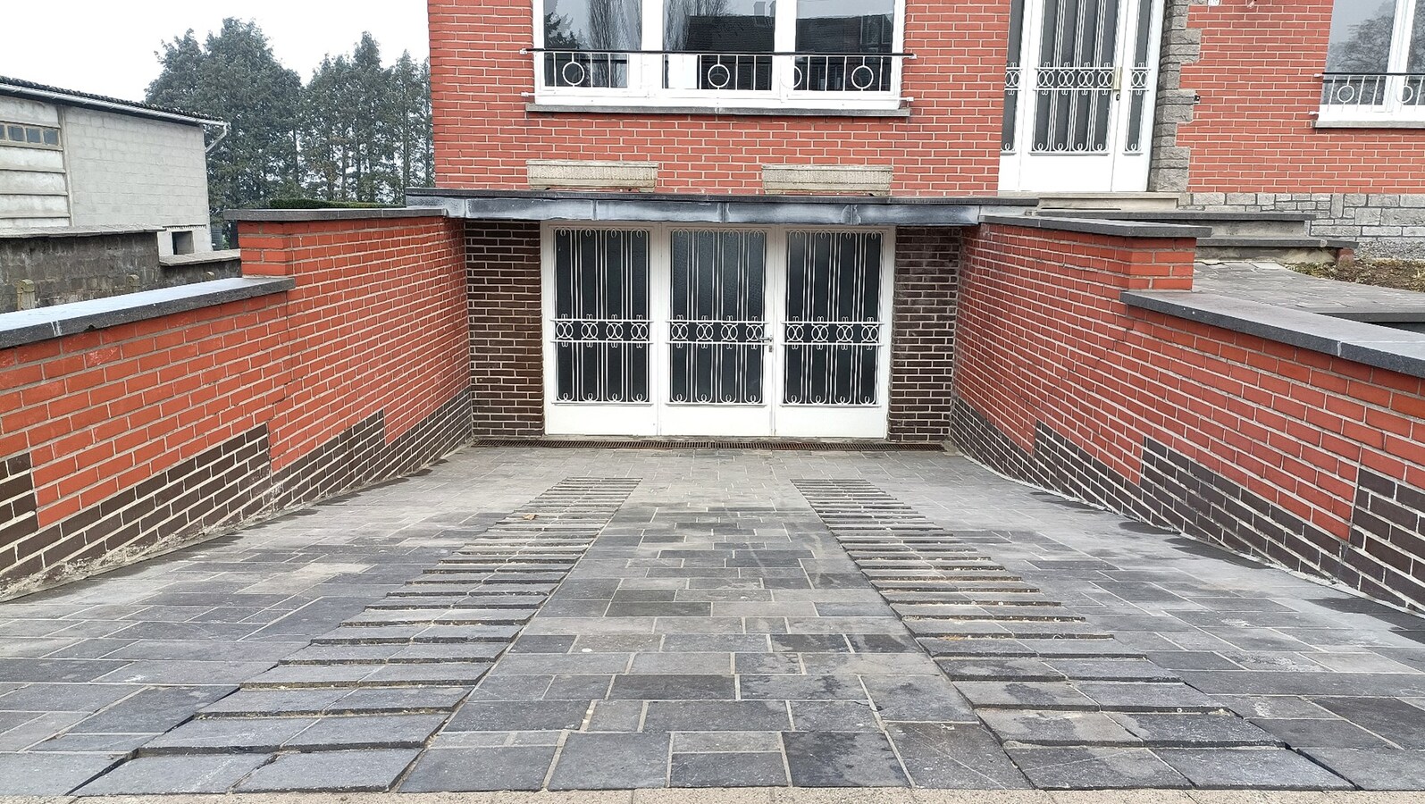 Ruime villa met garage en tuin 