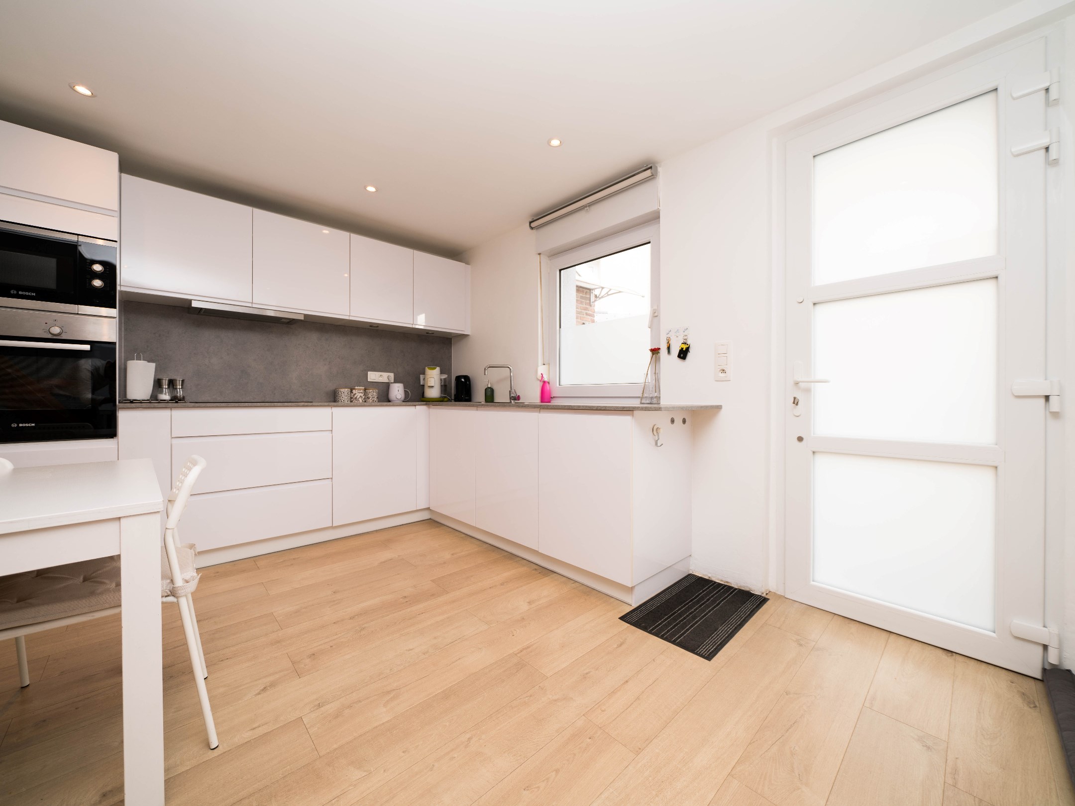 Volledige gerenoveerde 2-kamer woning met tuin 