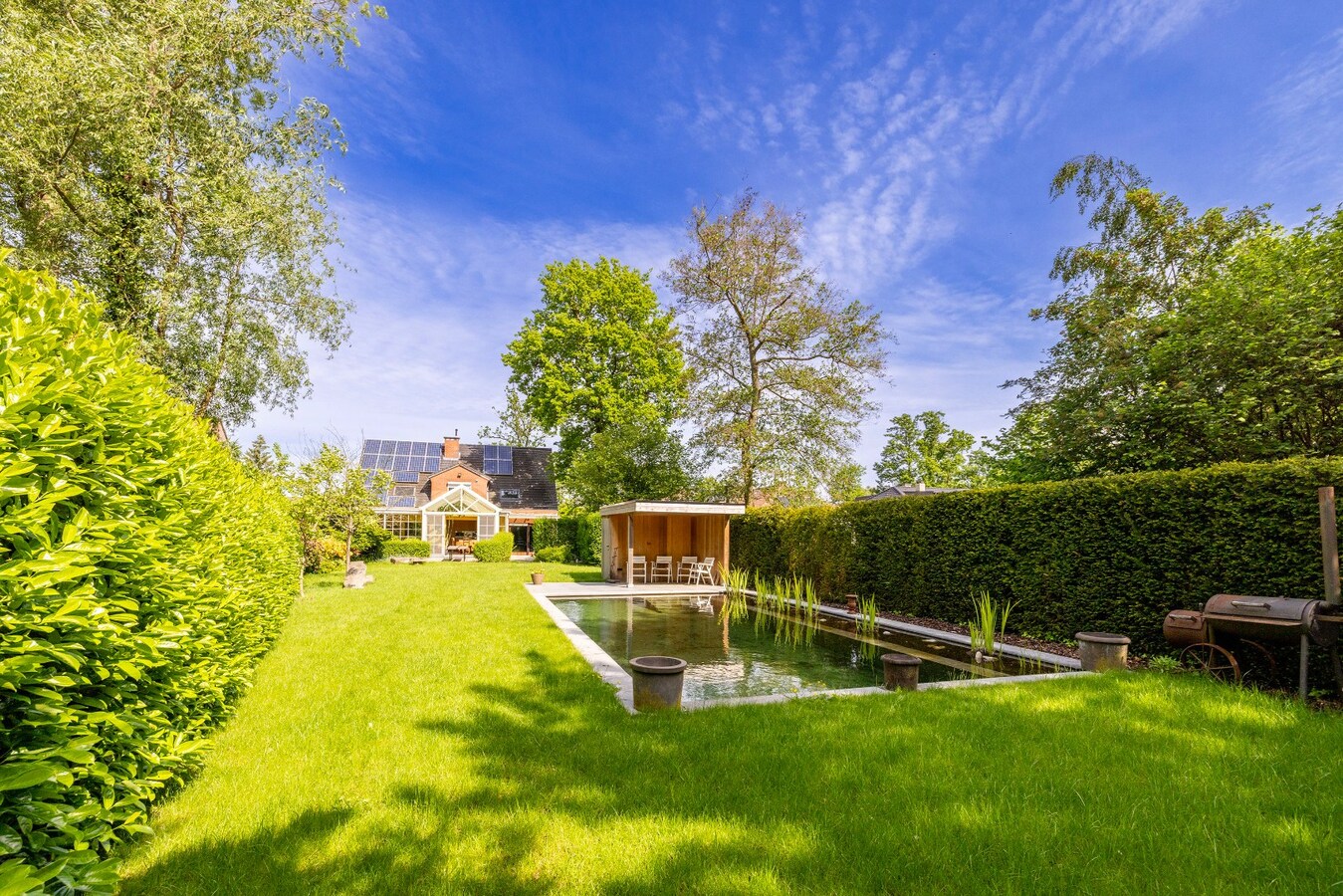 Ruim en charmant landhuis met 4 slpks en prachtige tuin 