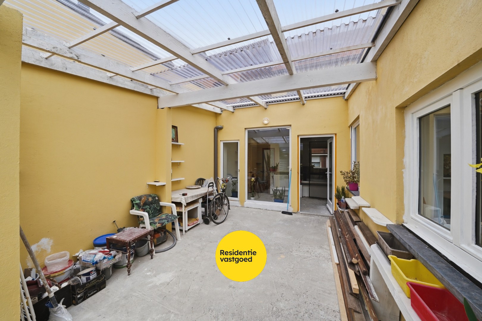 Verder af te werken woning in centrum Oudenburg 