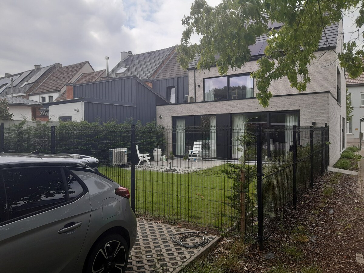 Praktisch 2 slpk-appartement met terras. 