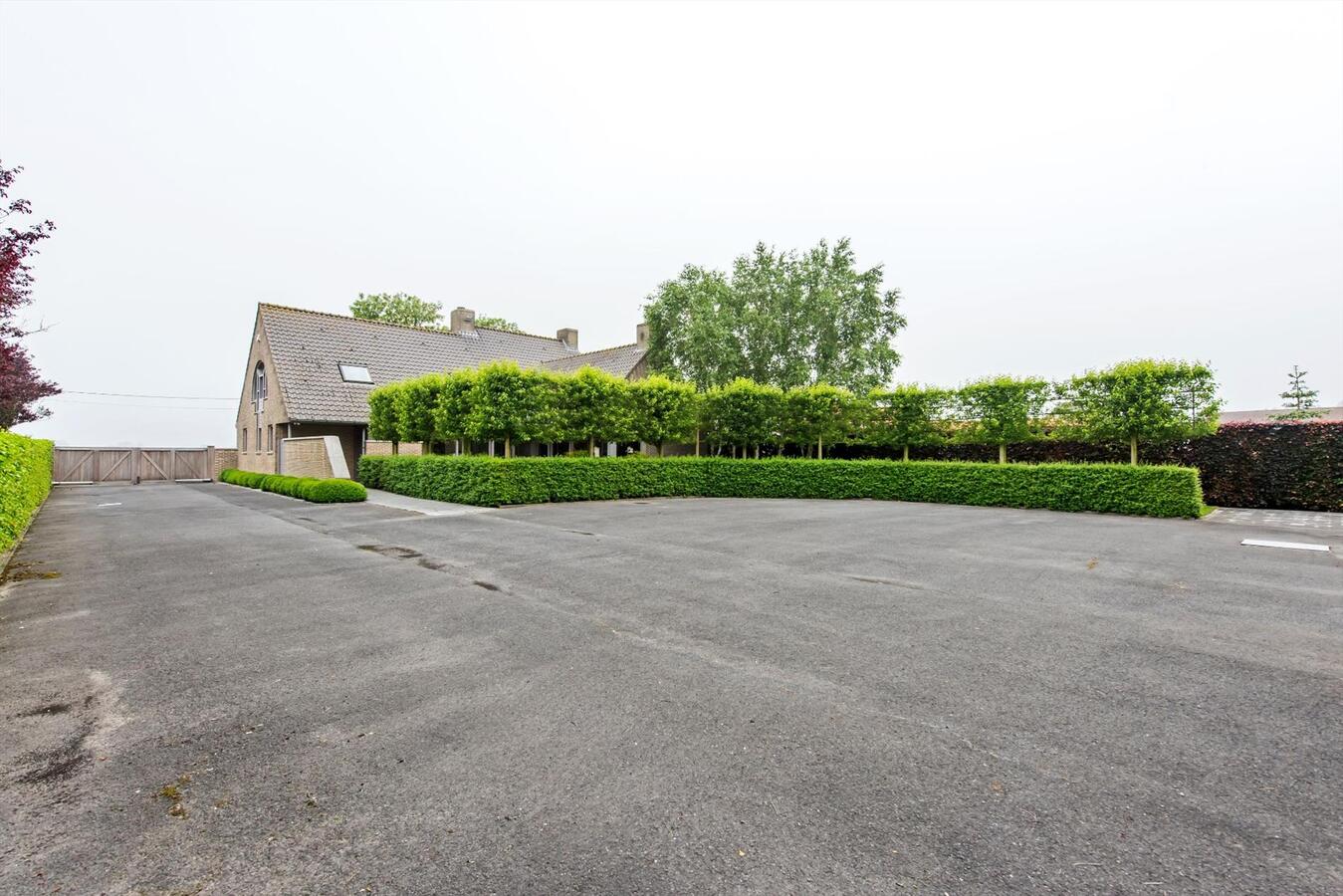 Luxueuze villa met loods (600m²) op terrein van 2100 m² 