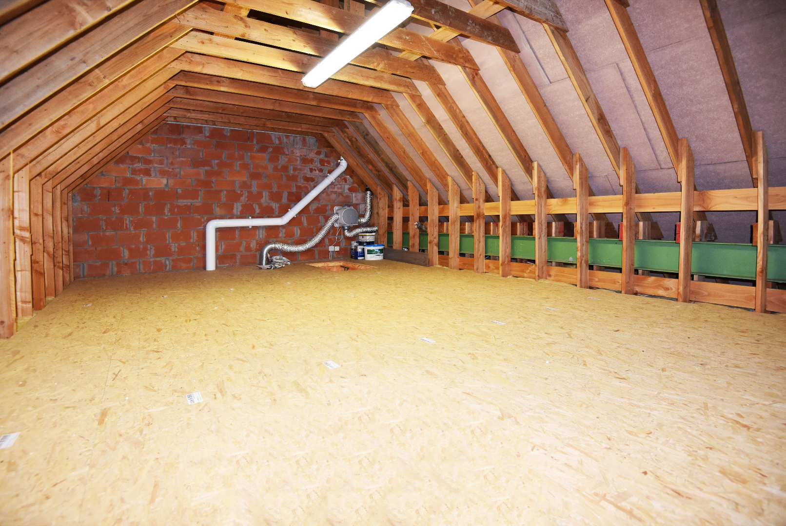 Energiezuinig ruim duplex app. met 3 slpks, terras en 2 autostandplaatsen te Maldegem 