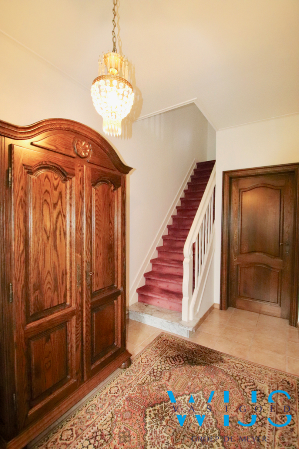 Stevige gezinswoning op SUPER locatie te Eeklo! 