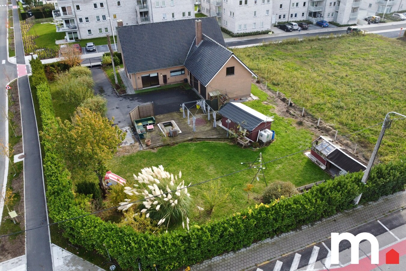 Alleenstaande Villa met 5 slaapkamers en 348m² bewoonbare oppervlakte te Lendelede! 
