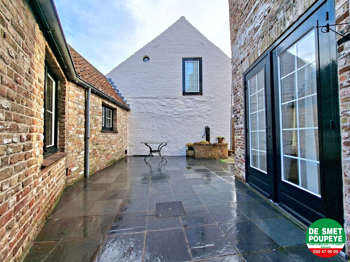 Typische Brugse woning met binnenpatio/tuintje 
