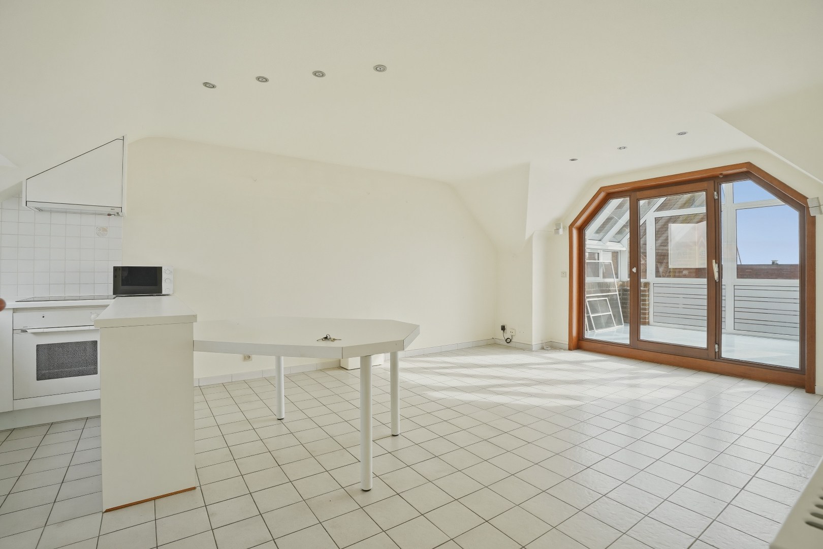 Gezellig 1-slaapkamerappartement met overdekt terras en ruime zolder nabij de Markt 