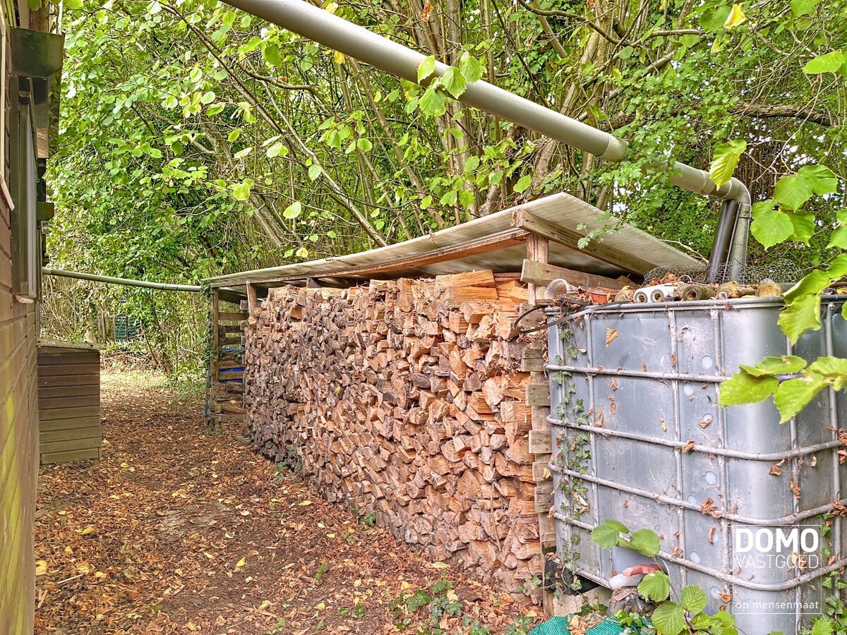 UNIEK DOMEIN MET OFF-GRID VAKANTIEWONING, SCHUUR EN 2 VIJVERS OP 1 HA 41 A 