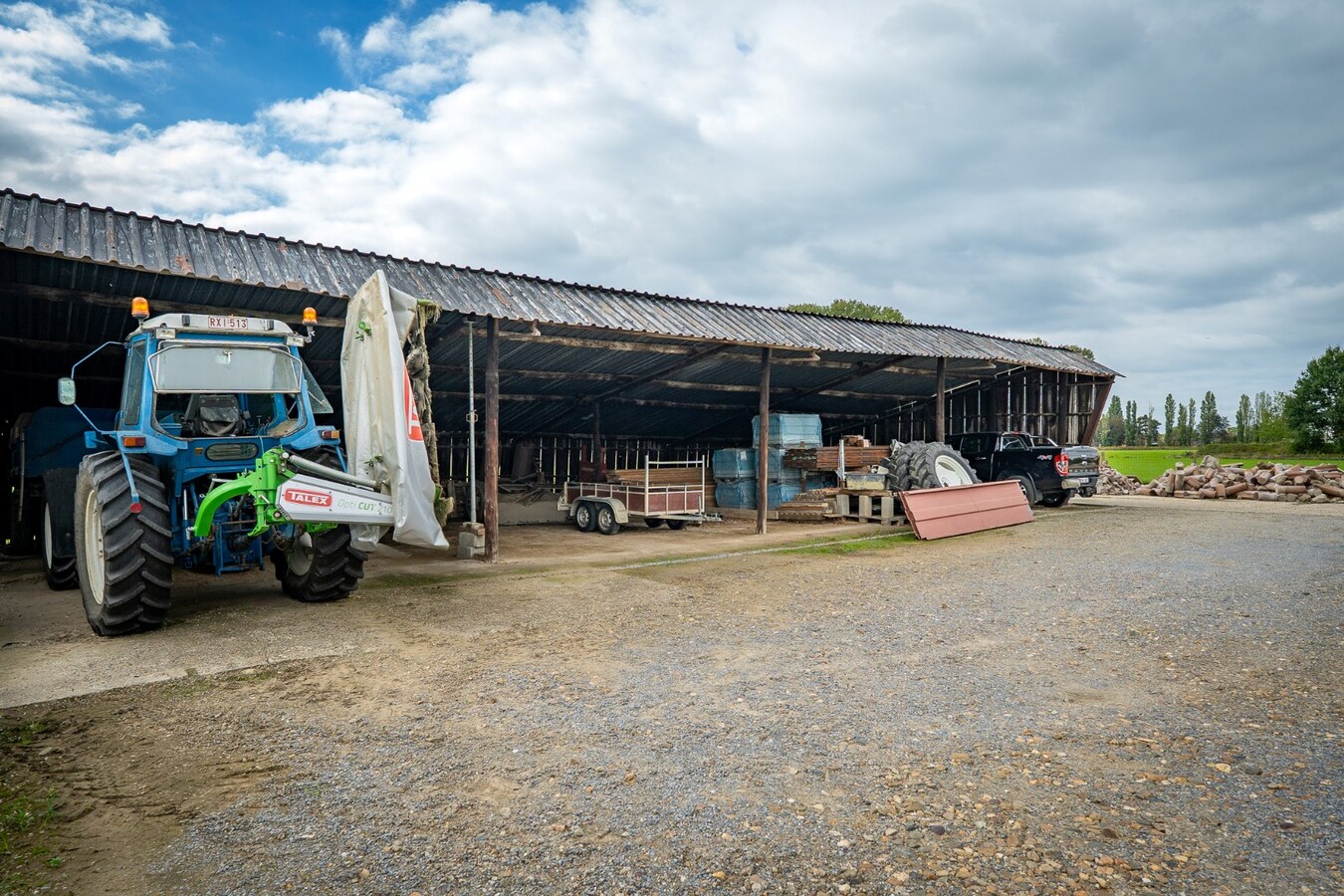 Farm to be renovated with stables and pastures on approximately 1.7 hectares in Herk-de-Stad. 
