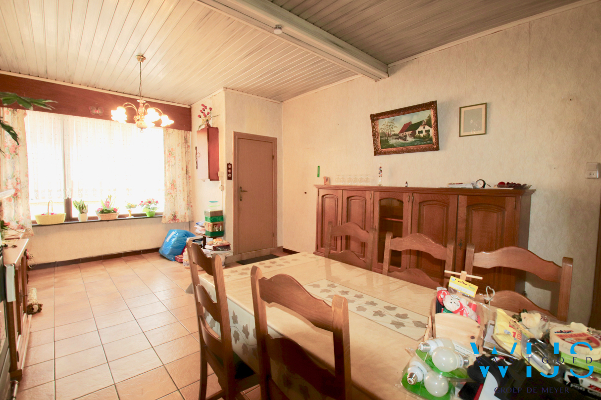 Te renoveren woonhuis op een zeer rustige ligging te Zelzate ! 