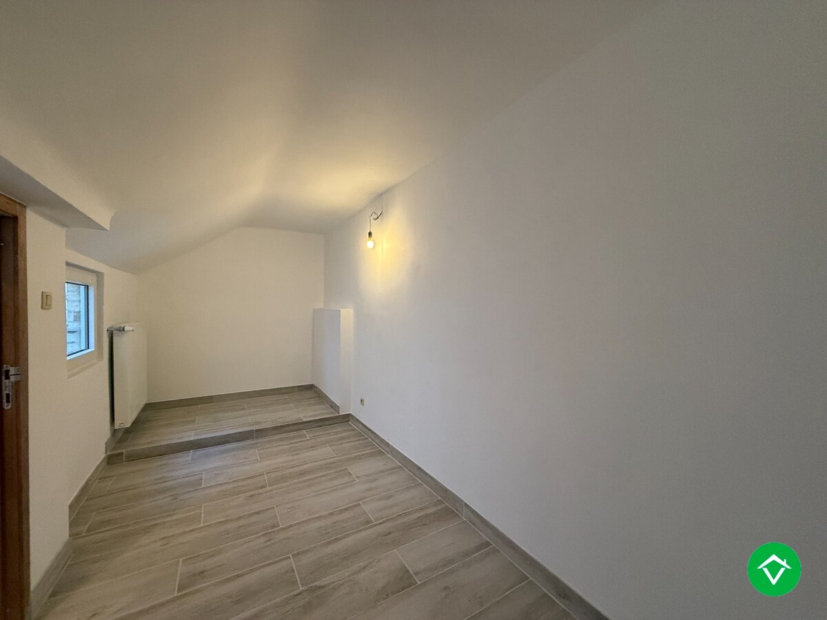 Rijwoning met 3 slaapkamers en koer te centrum Eernegem 