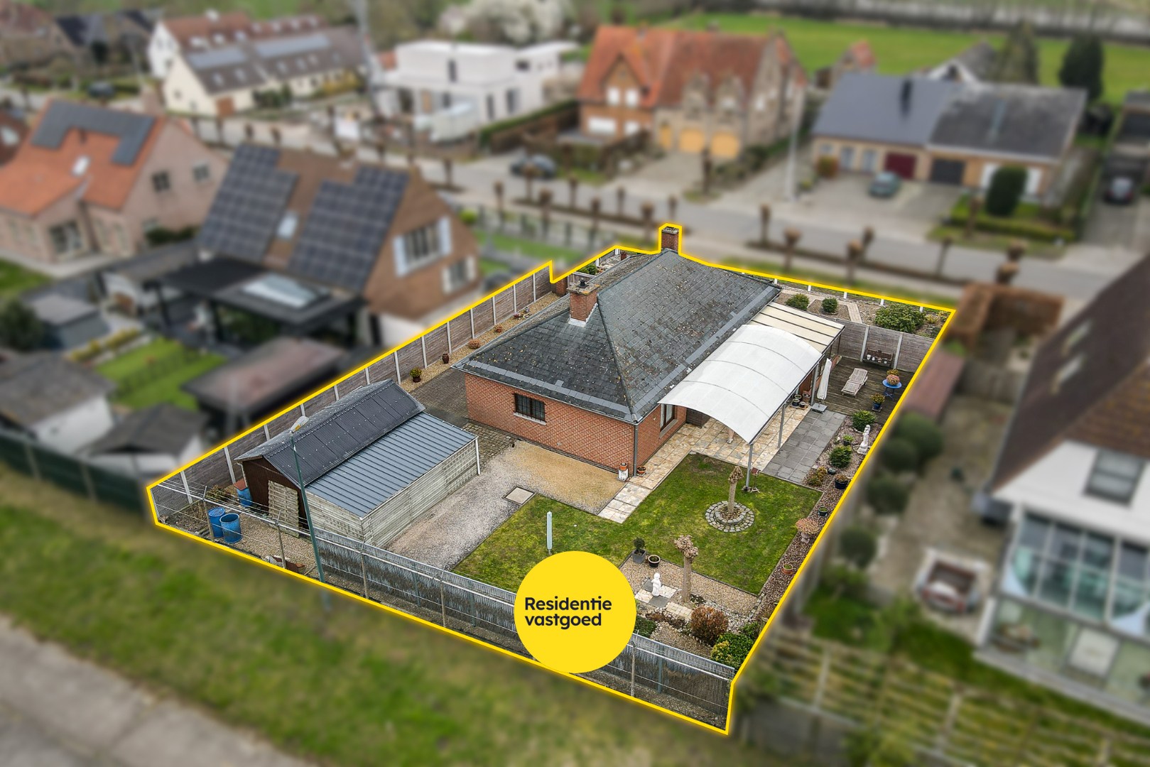 Alleenstaande bungalow met garage en tuin  op 684 m² 