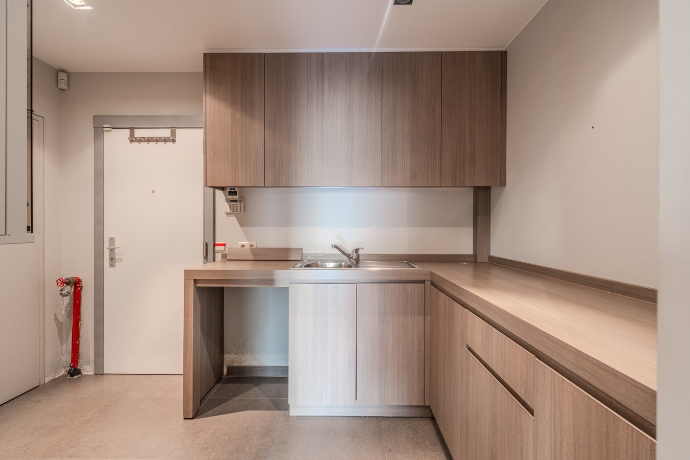 Standingvol handelspand op topligging in Nieuwpoort-Bad 