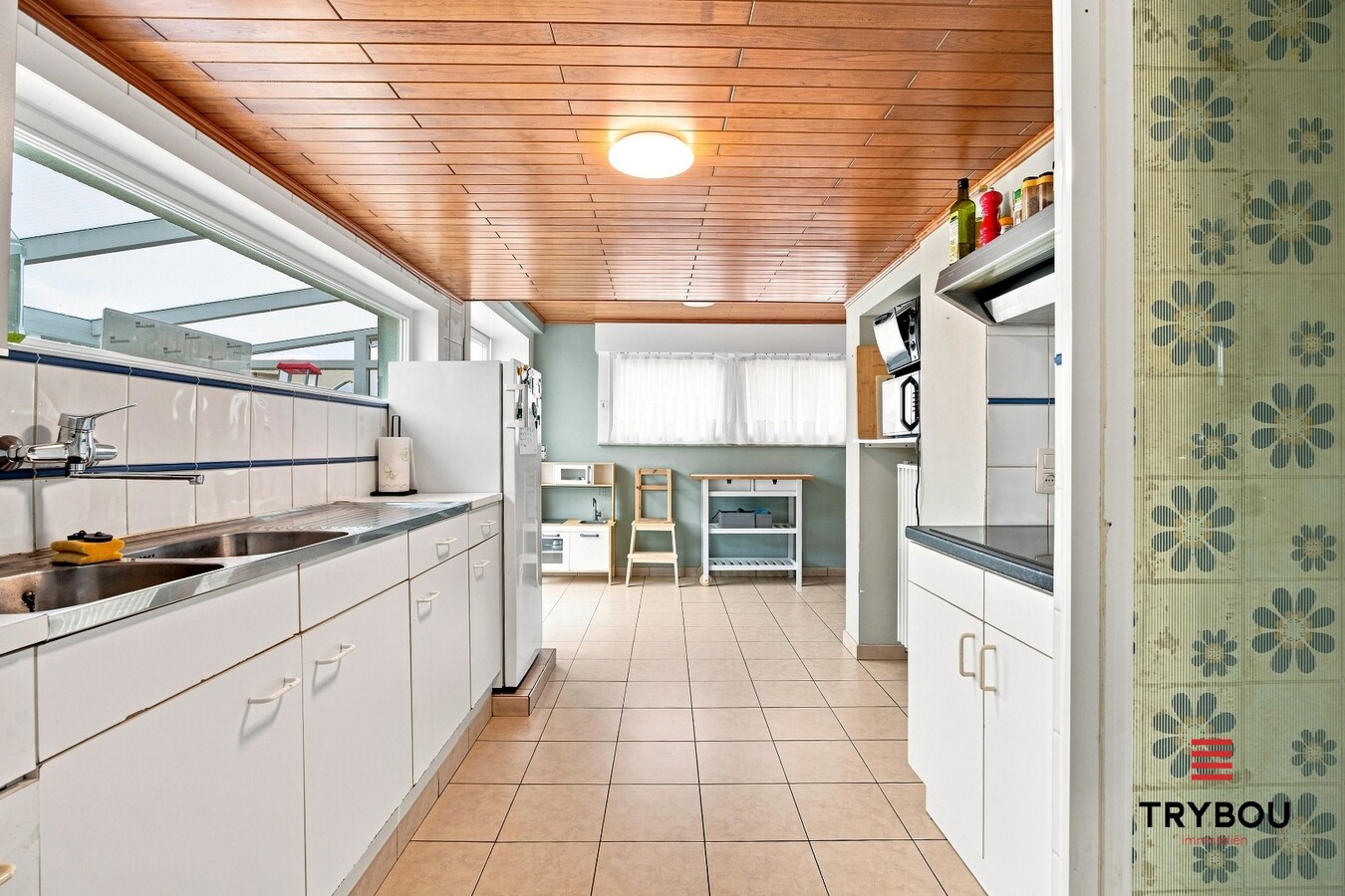Uitstekende gelegen woning met loods en tuin! 