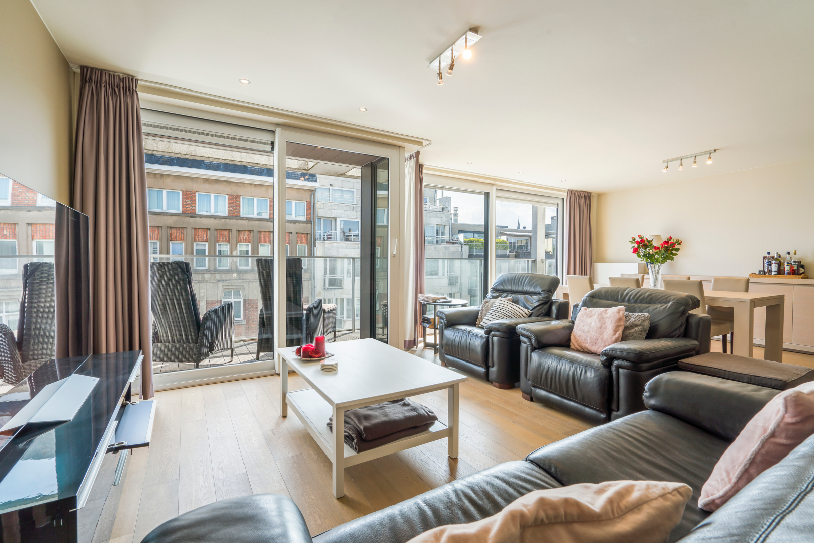 RUIM 2 SLAAPKAMER APP. MET TERRAS IN CENTRUM OOSTENDE 